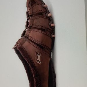 Skechers Women's Chocolate Brown Mules with Faux Fur Lining.  Overall very good